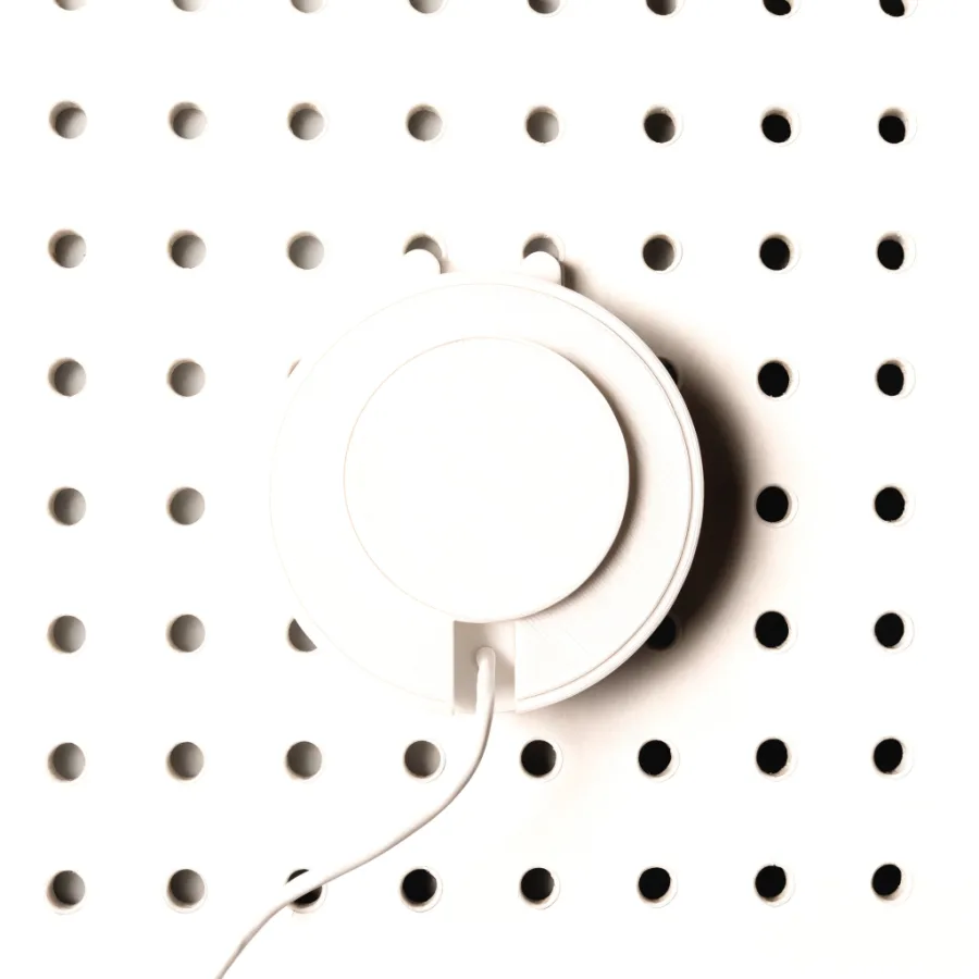 Soporte MagSafe montado en un tablero SKÅDIS